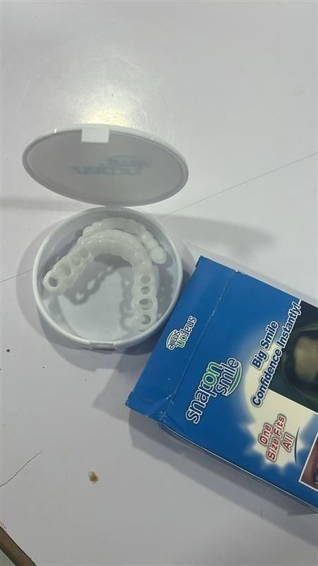 Snap-On Smile Veneers – Instant Perfect Smile Teeth Cover for Upper & Lower Jaw – One Size Fits All